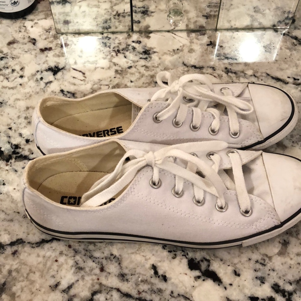 Women’s white converse size 7